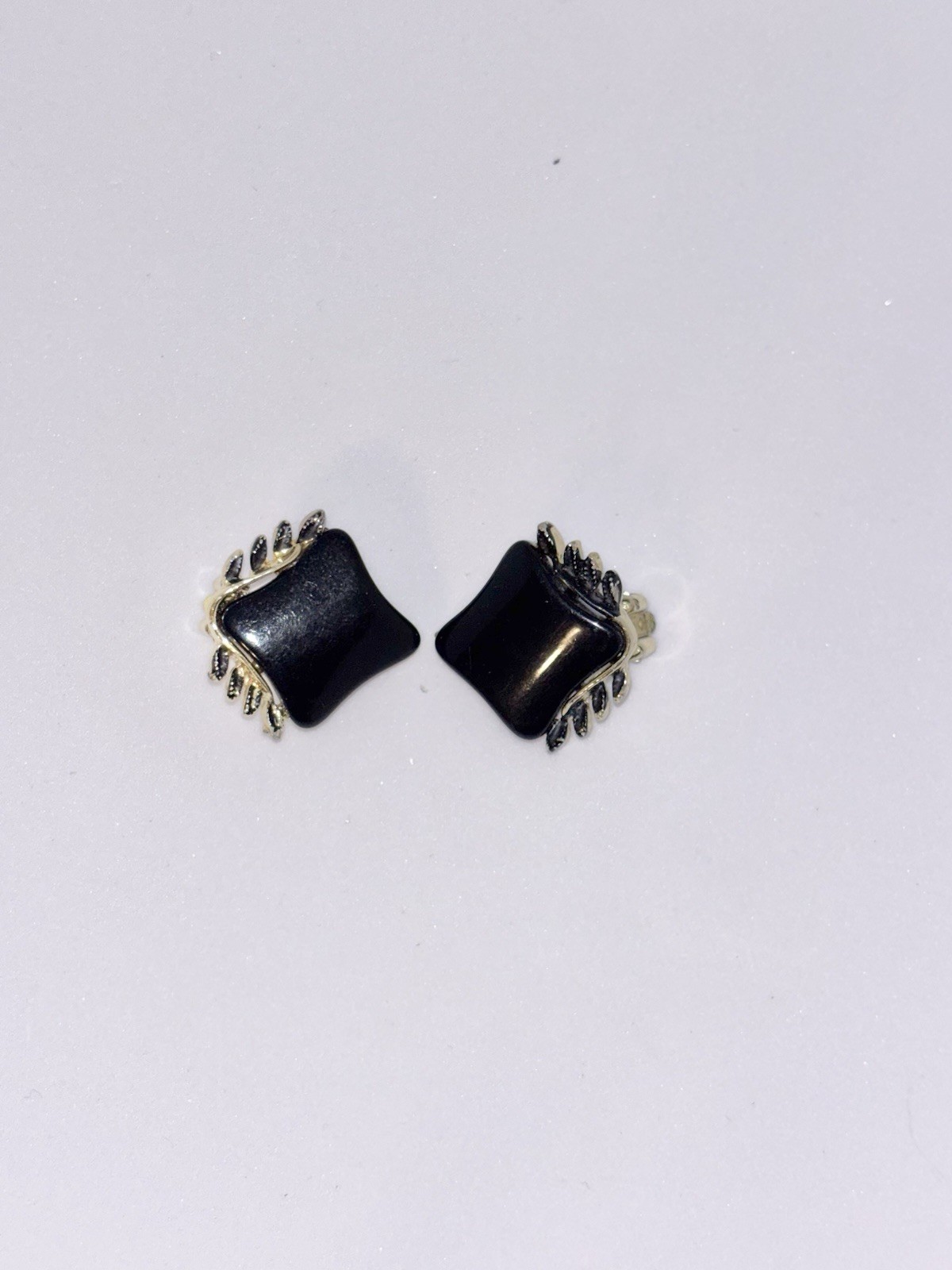 Vintage Clip-On Earrings, Costume Jewelry From the 1940s-1970s Set Of 4 Pairs