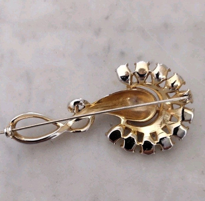 Vintage Clear Rhinestone Rope Style Brooch Gold Tone Estate 2 1/2 Inches