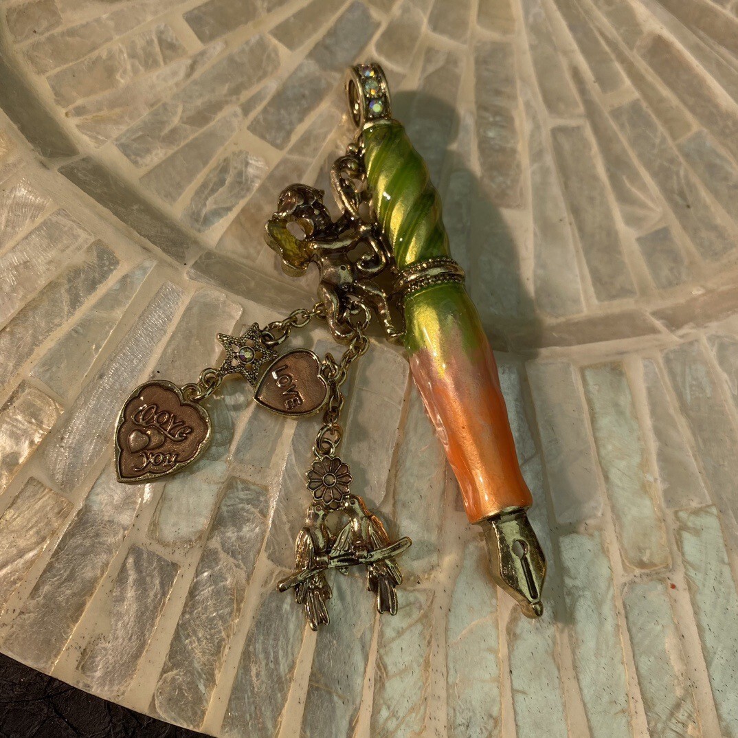 New Vintage Medieval Enamel Craft Pen Little Angel Love Bird Pendant