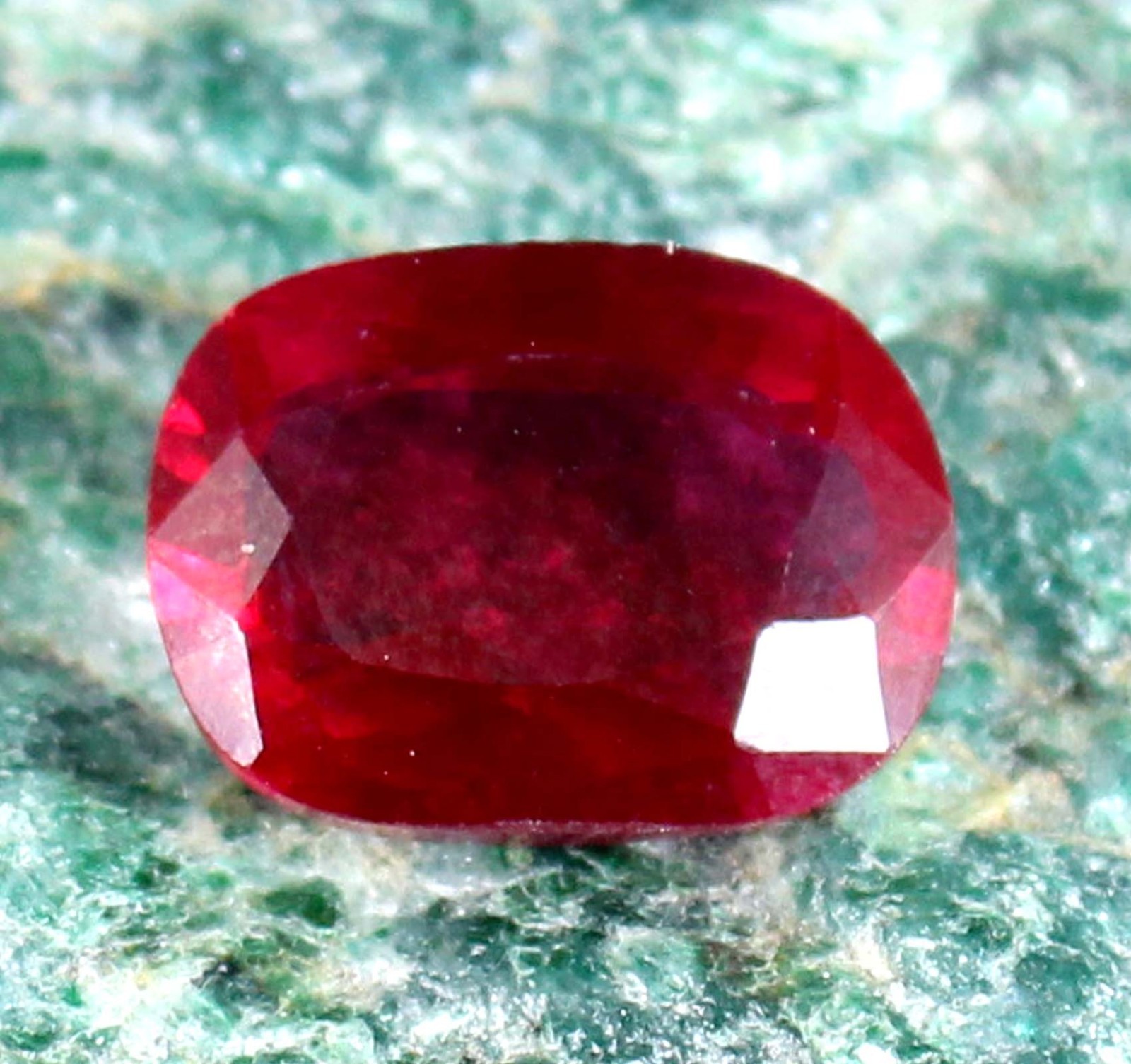 Natural Beryl Bixbite Red Emerald 6.55 Ct Cushion Cut Gemstone Certified