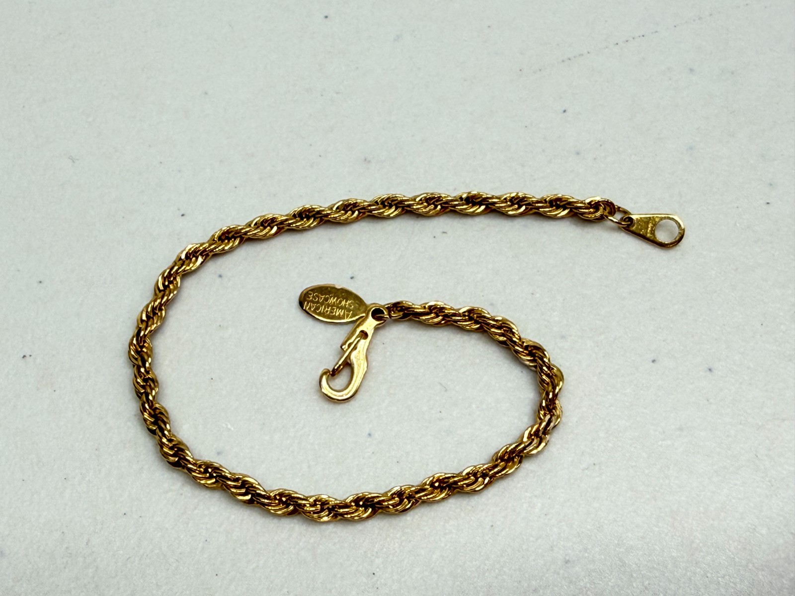 Vintage American Showcase Bracelet Gold Tone Rope Chain Single Strand Estate 7.2