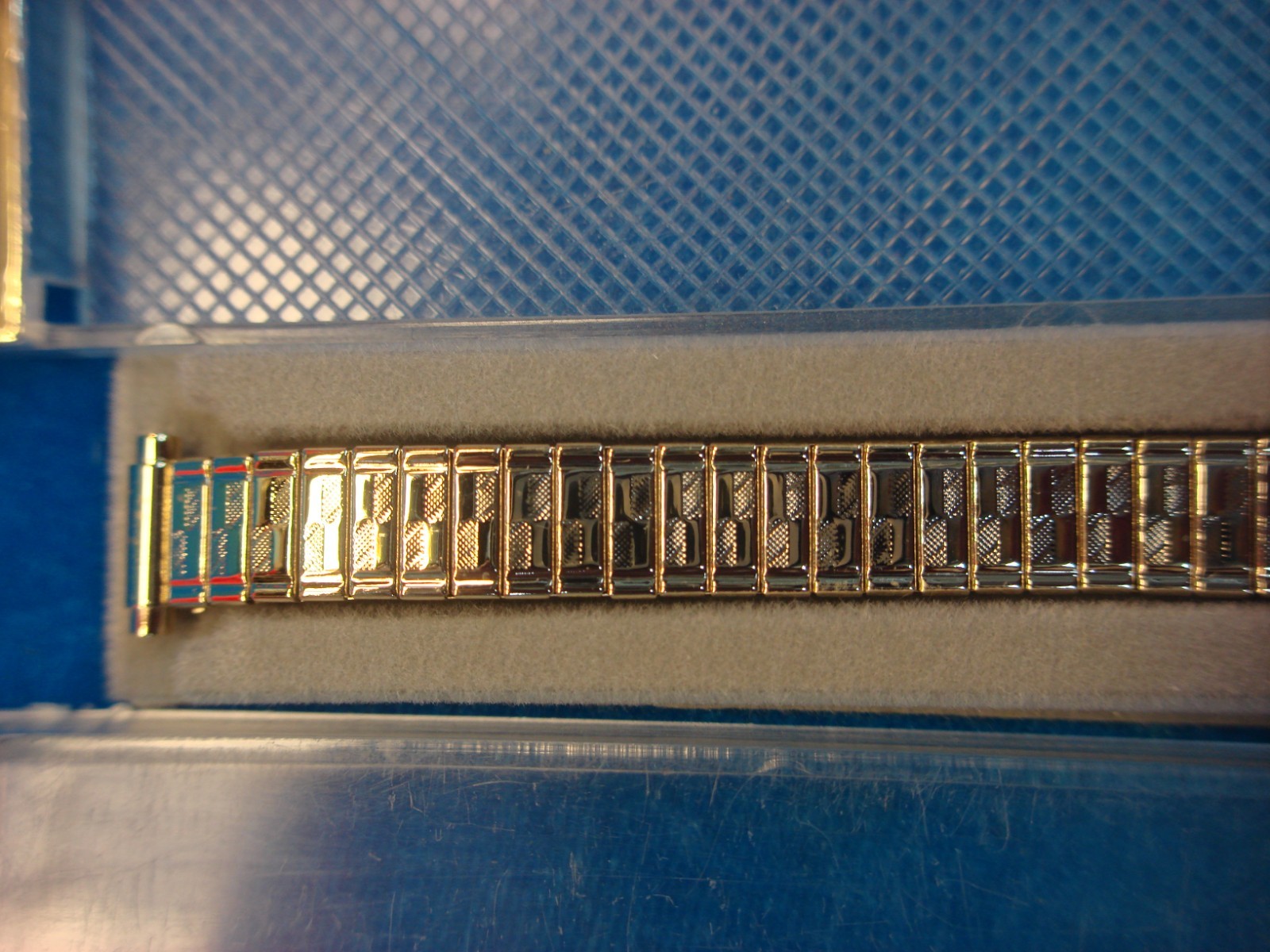 VINT. FLEX-ON BY KREISLER -GOLD TONE STAINLESS WATCH BAND – NOS – 9 – 12 MM