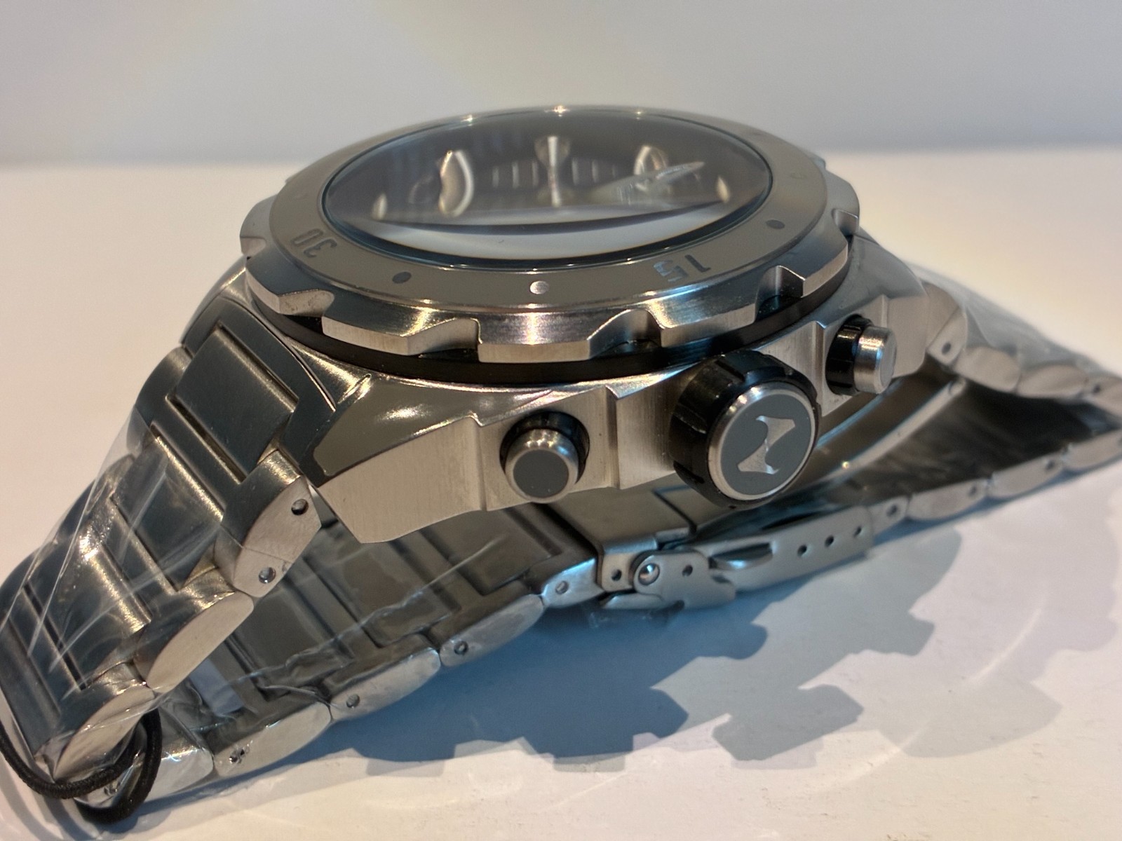 SWELL LIMITED EDITION SWISS ISA8171 QUARTZ 49MM WATCH BOX SET MSRP: $1,300 (NEW)