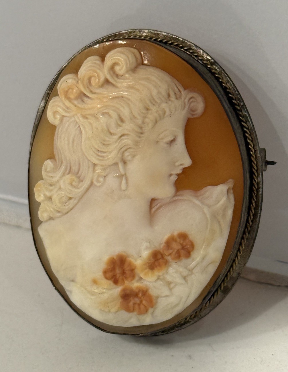 Stunning Shell Cameo profile of a woman adorned With Flowers Brooch/Pendant