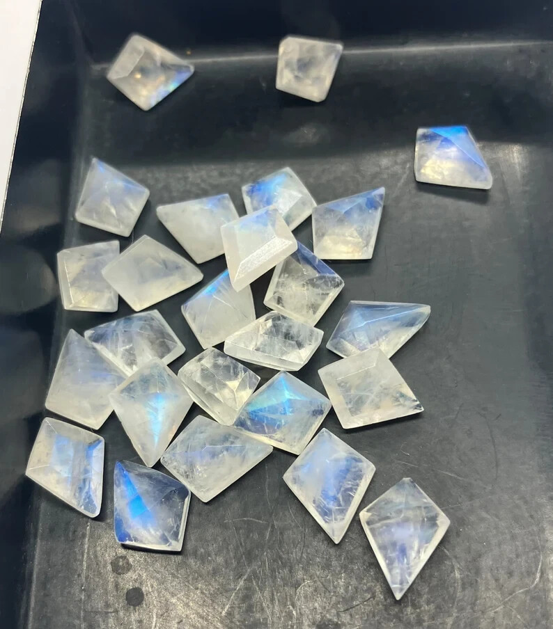 [WHOLESALE] NATURAL RAINBOW MOONSTONE FACETED KITE SHAPE LOOSE GEMSTONE