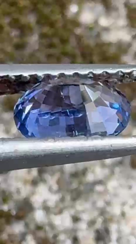 Natural Unheated Ceylon blue sapphire 1.04 ct Oval Sri Lanka Well Cut