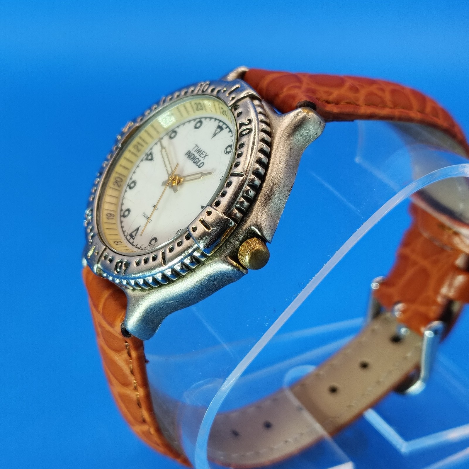 Vintage 1994 Timex 33mm Mens Quartz Field Watch Leather Band Indiglo Not Working