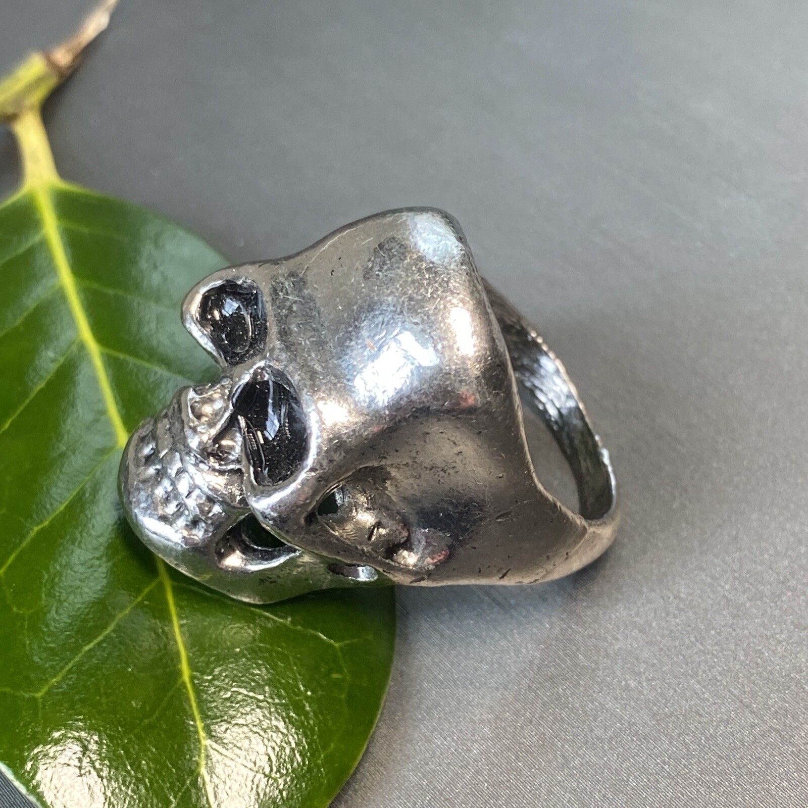 Vintage Mens Skull Ring Estate Jewelry Pre-Owned Size 11 Macabre
