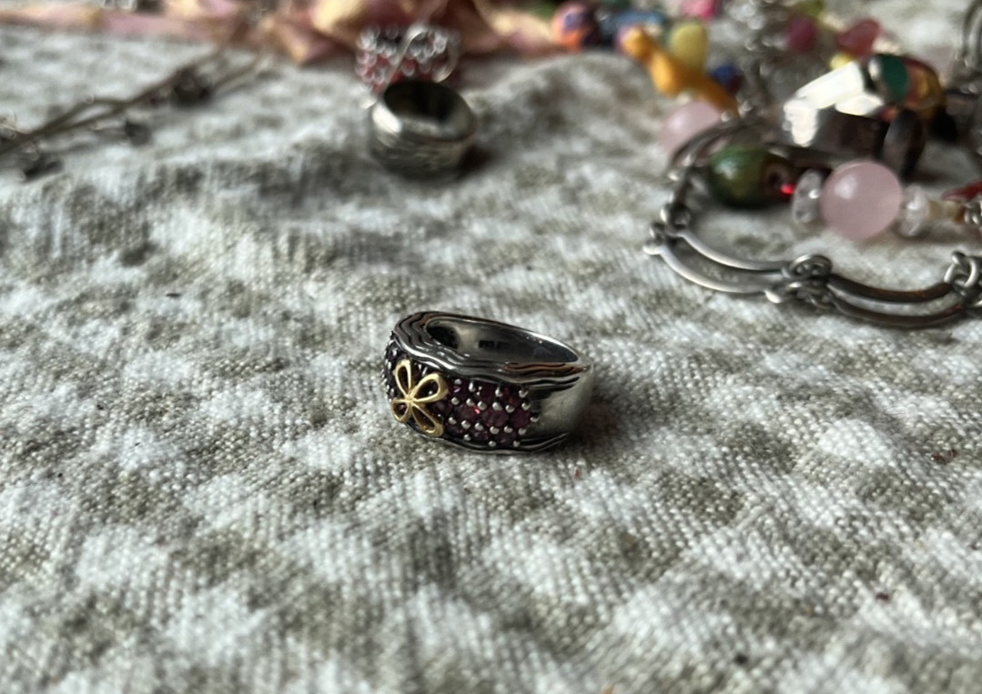 Vintage chunky sterling silver and pink ruby ring with gold flower decal