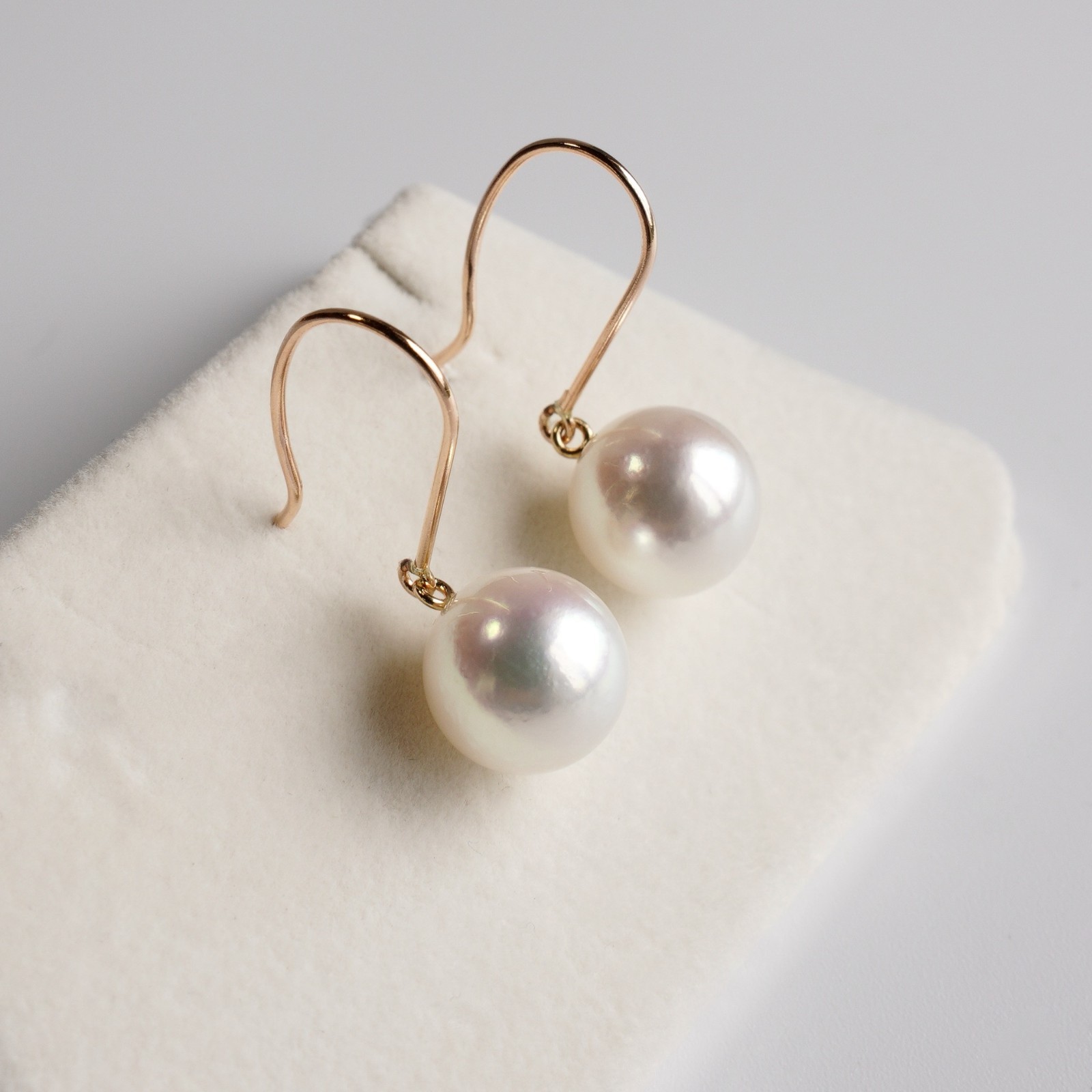 AAA 8.7mm Round White Japanese Akoya pearl Earrings 10K Solid Yellow Gold, 0.9″