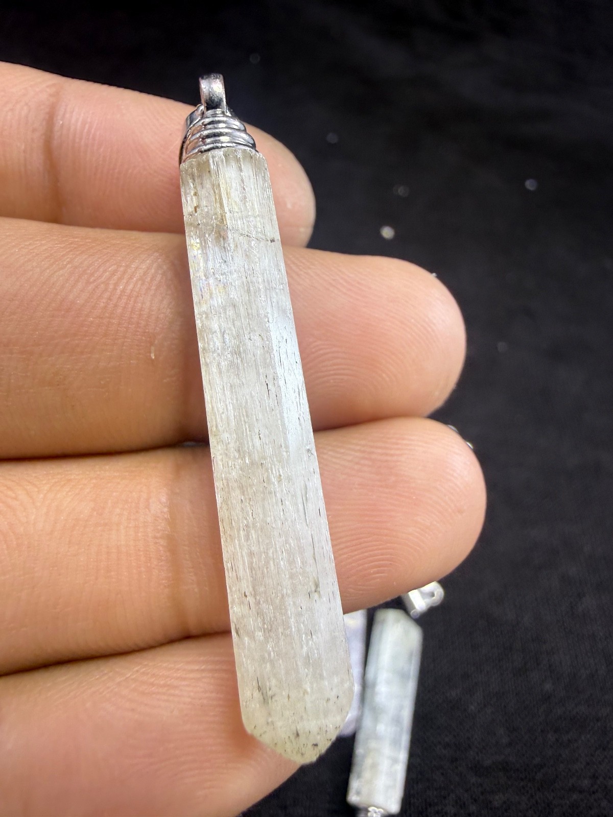 24pcs Natural Kunzite Crystal Point Pendants Bulk Lot Raw Spodumene Stick 114g