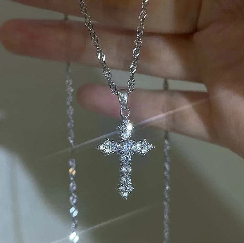 1pcs Crystal Zircon Cross Pendant Necklace – Elegant Silver Chain for Women