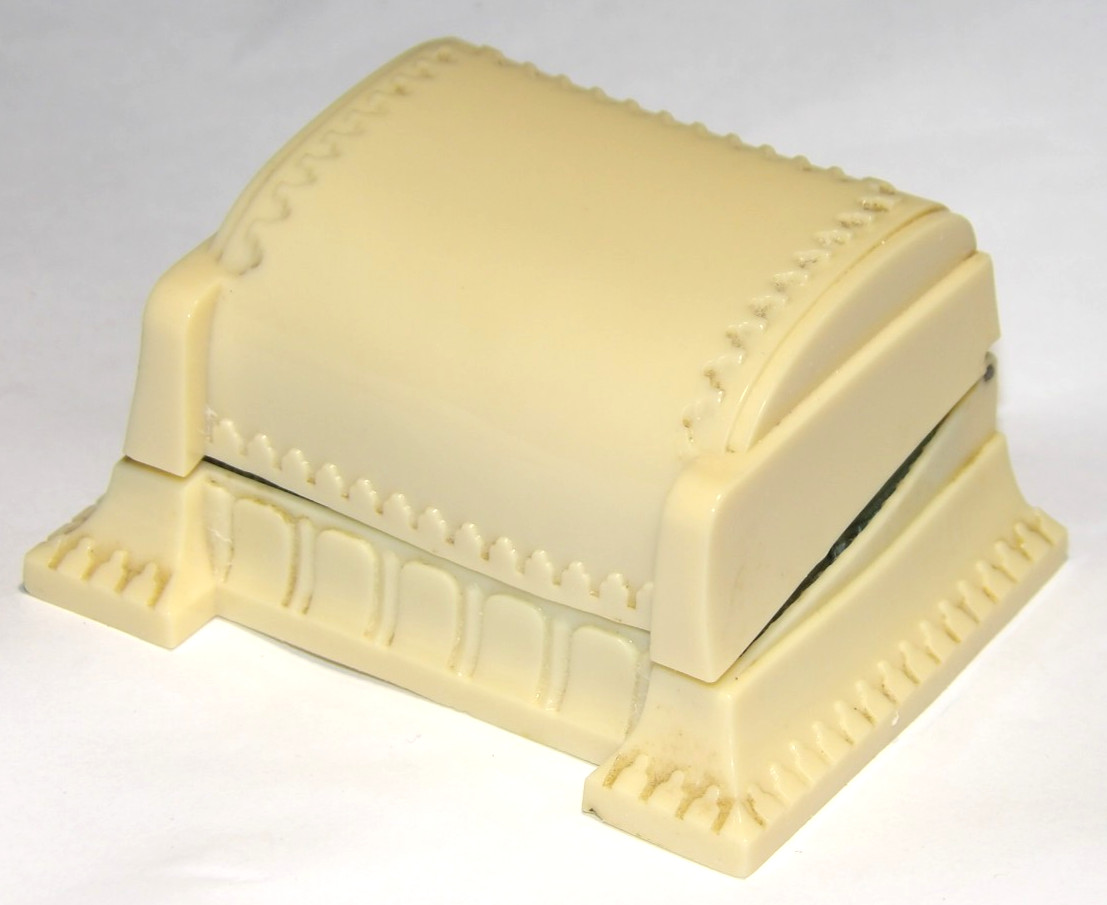 ART DECO WARNER J. C. CO. RING BOX! CELLULOID! CREAM COLOR! BLUE VELVET LINING!