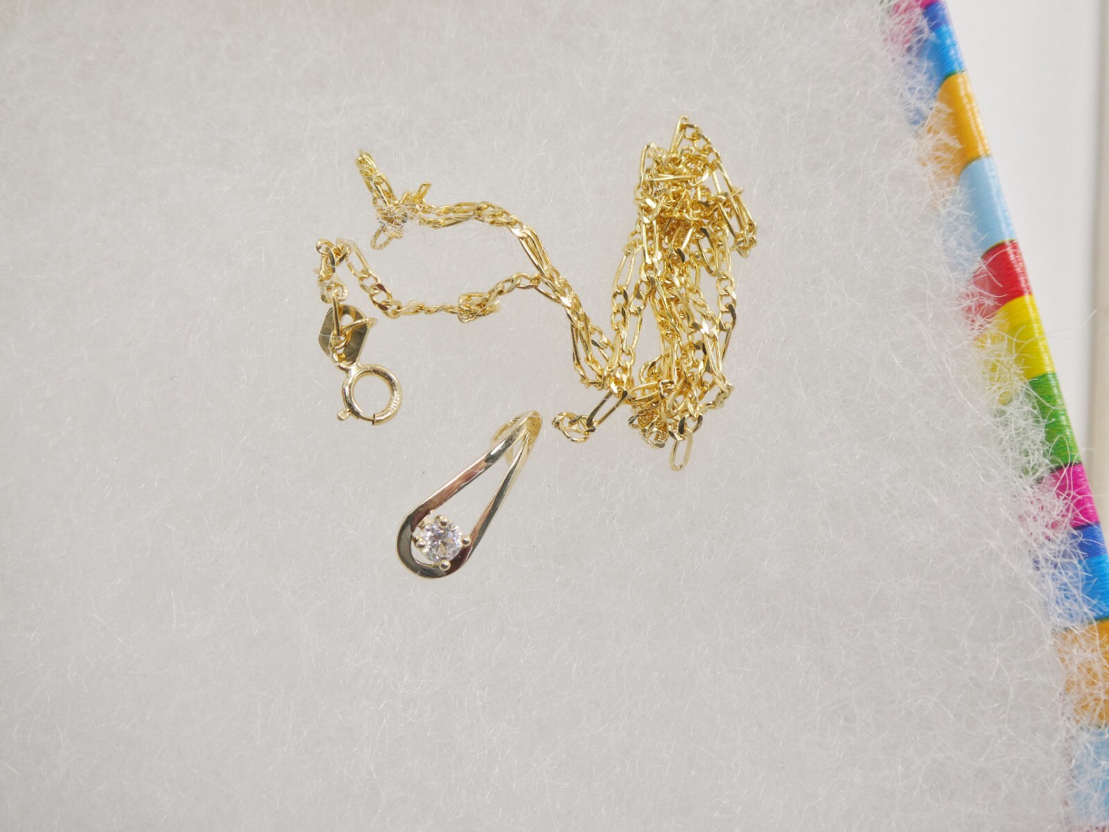 10K REAL SOLID YELLOW GOLD SOLITAIRE PENDENT AND SOLID FIGARO CHAIN