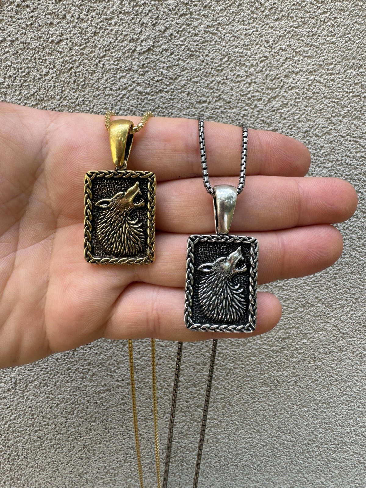 Solid 925 Silver / Gold Plated Oxidized Howling Lone Wolf Pendant Necklace
