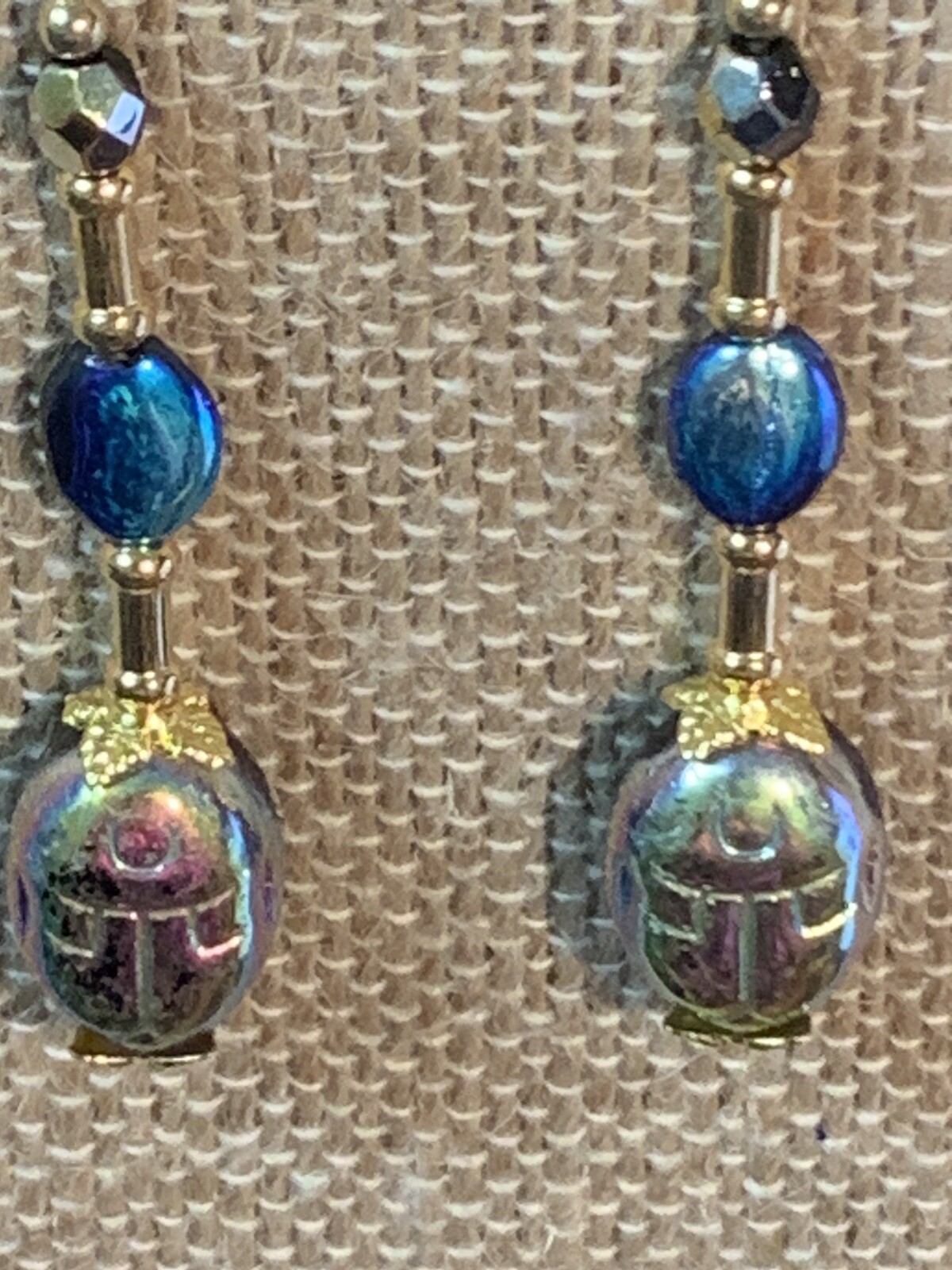 NEW ITEM*VTG.CZECH JET/ROSE GOLD AURORA IRIDESCENT CRYSTAL EGYPT SCARAB EARRINGS