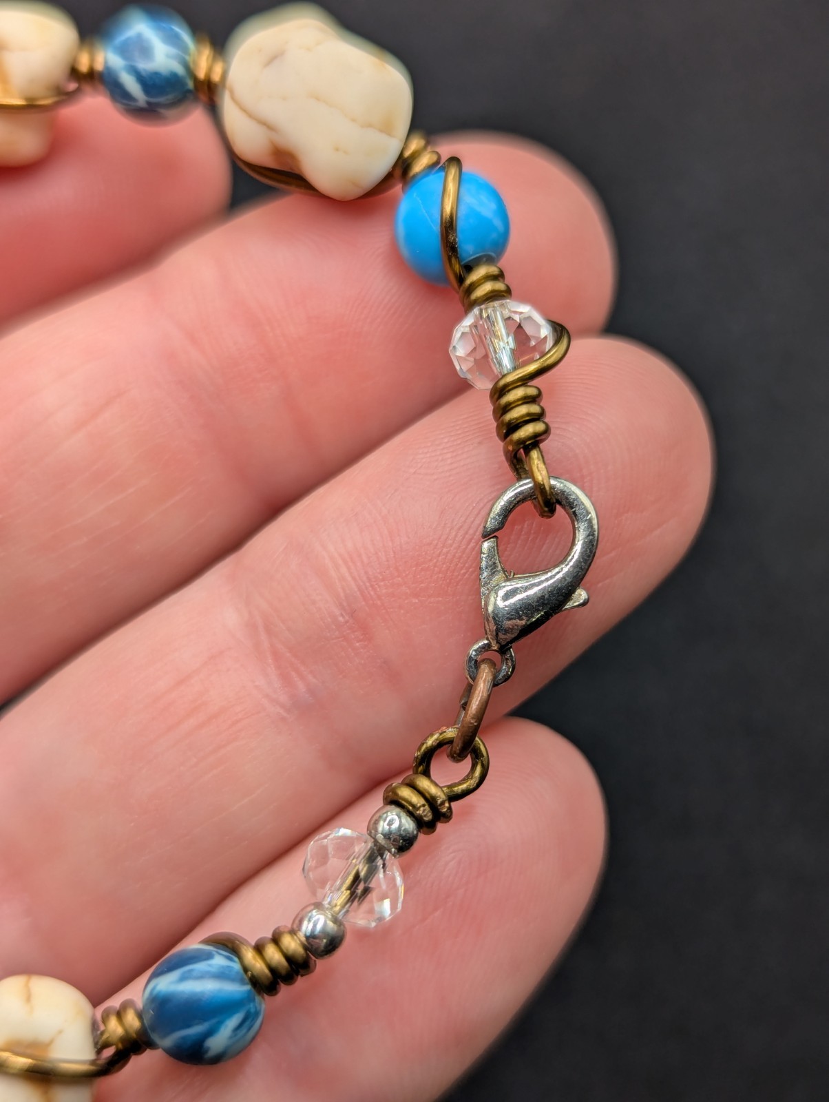 Women’s Stylish Mix White Blue Beaded Wire Wrapped Bracelet (16cm) S Wrist