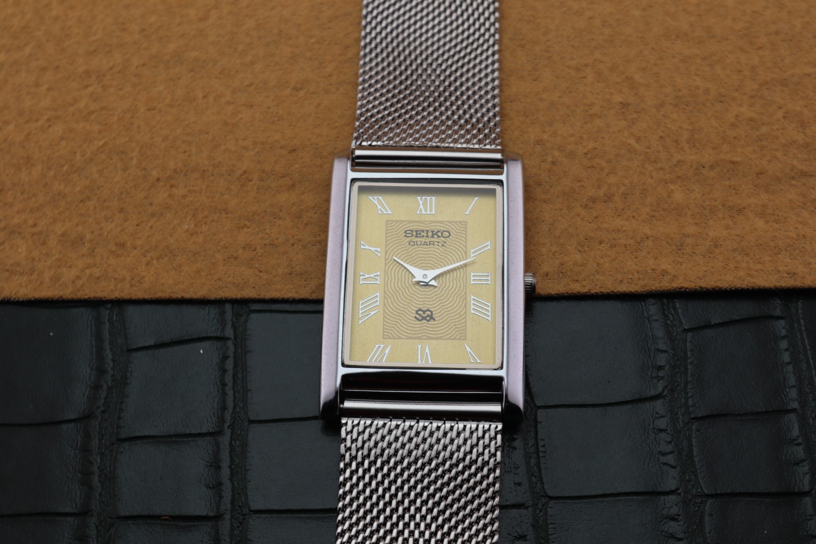 Vintage Seiko Slim Quartz Men’s Wrist Watch Yellow Dial with Silver Mesh Band