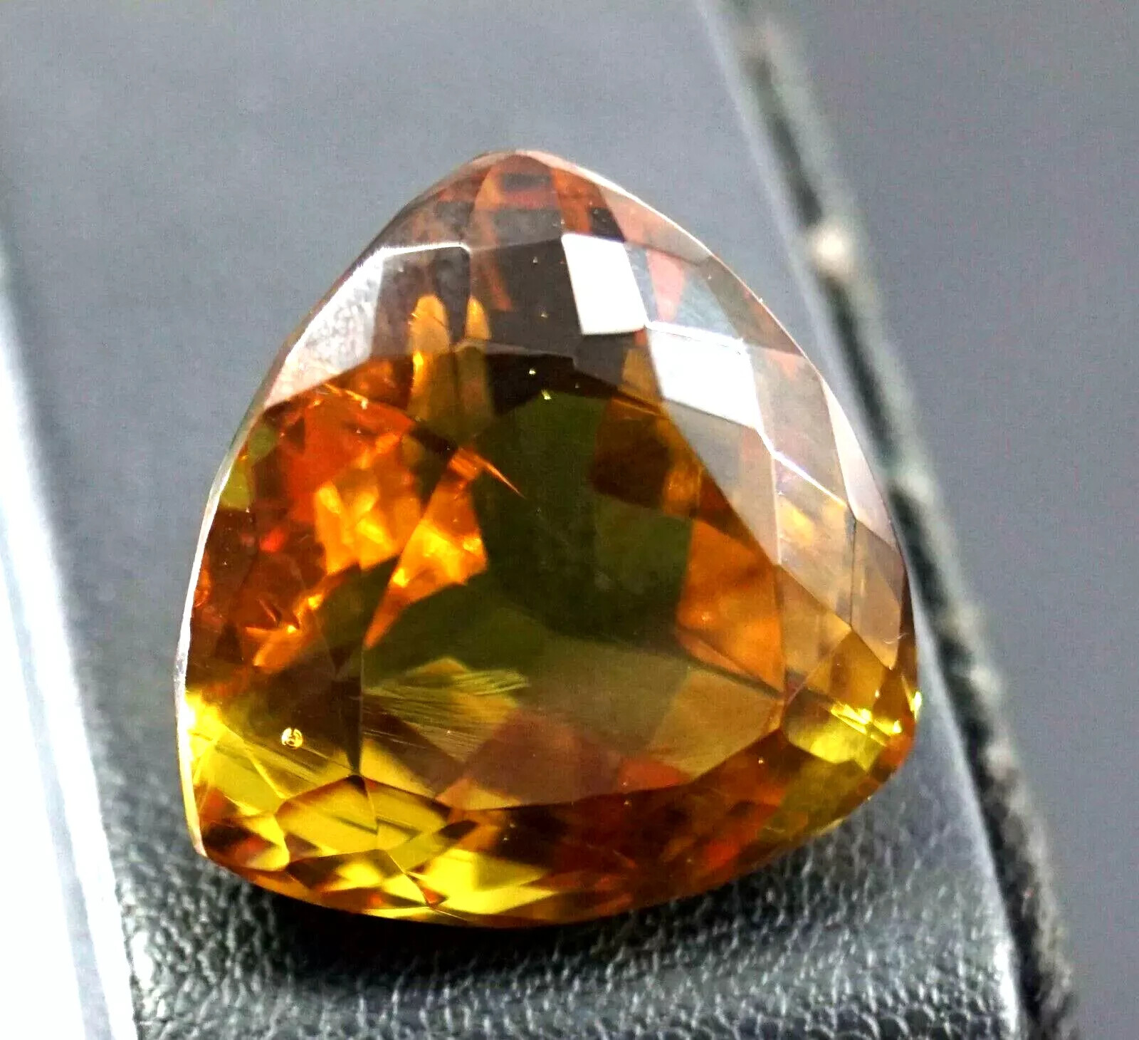 Certified 40.55 Ct Natural Trillion Cut Zultanite Color Changing Loose Gemstone