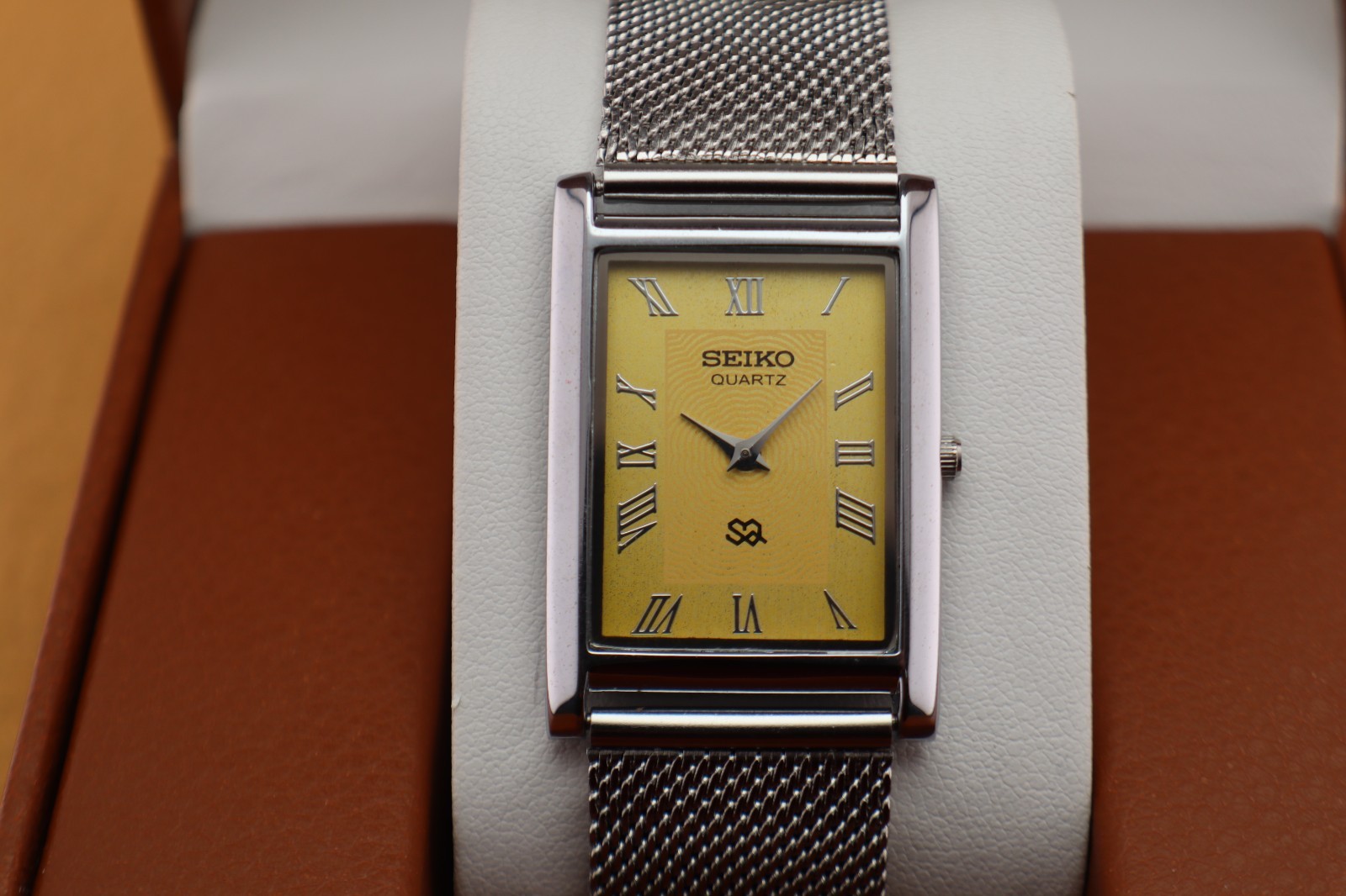 Vintage Seiko Slim Quartz Men’s Wrist Watch Yellow Dial with Silver Mesh Band