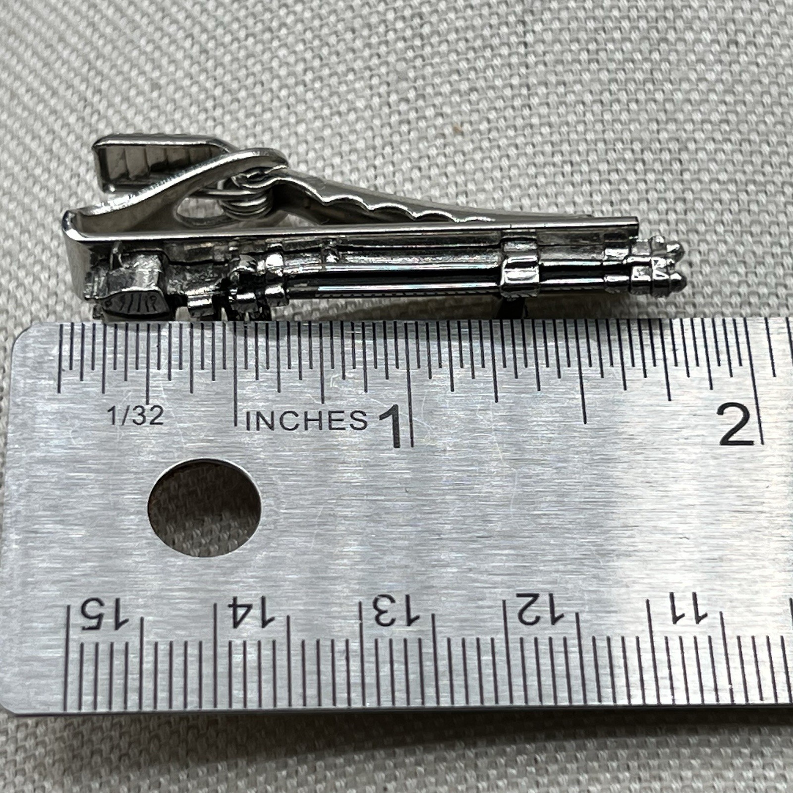 Vintage Rifle Shotgun Tie Clip Silver Tone Advertising Flintkote Signed 1.75″