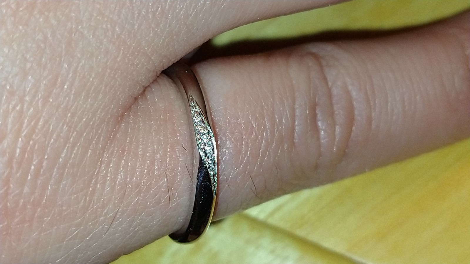 Solid platinum 0.02 natural diamond ring 3.82 grams – sz 4.25 pt950