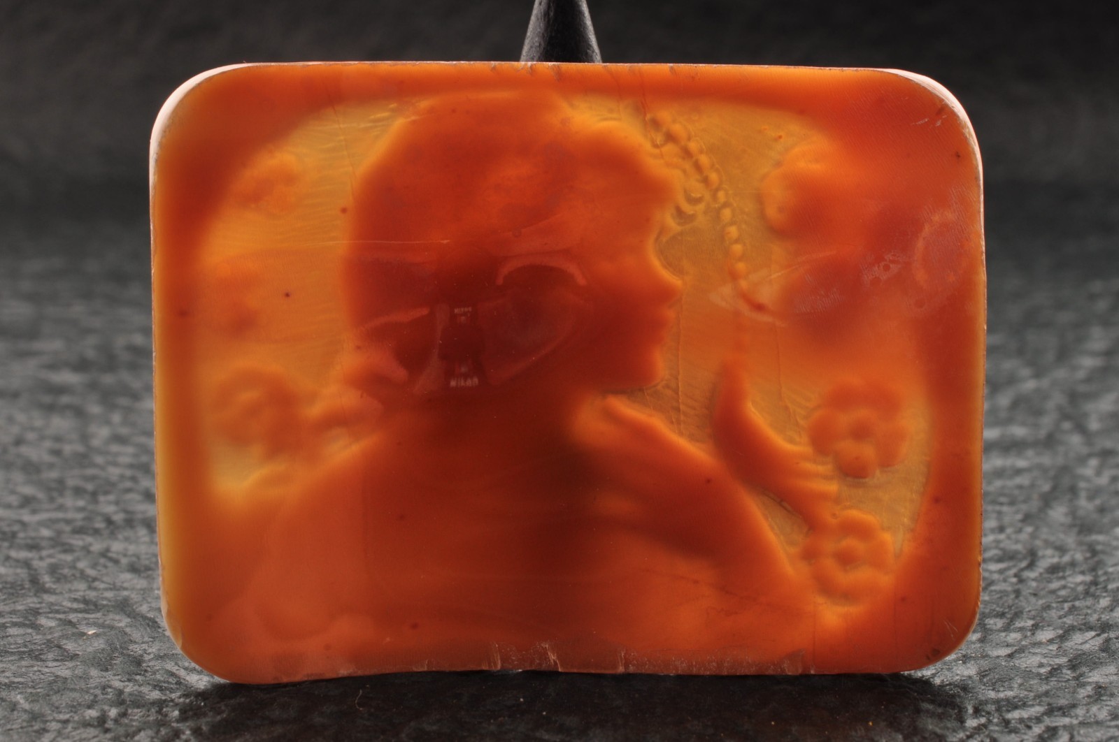 (For abdul-9668) Vintage square shell cameo “Girl and little bird” (57.5ct)