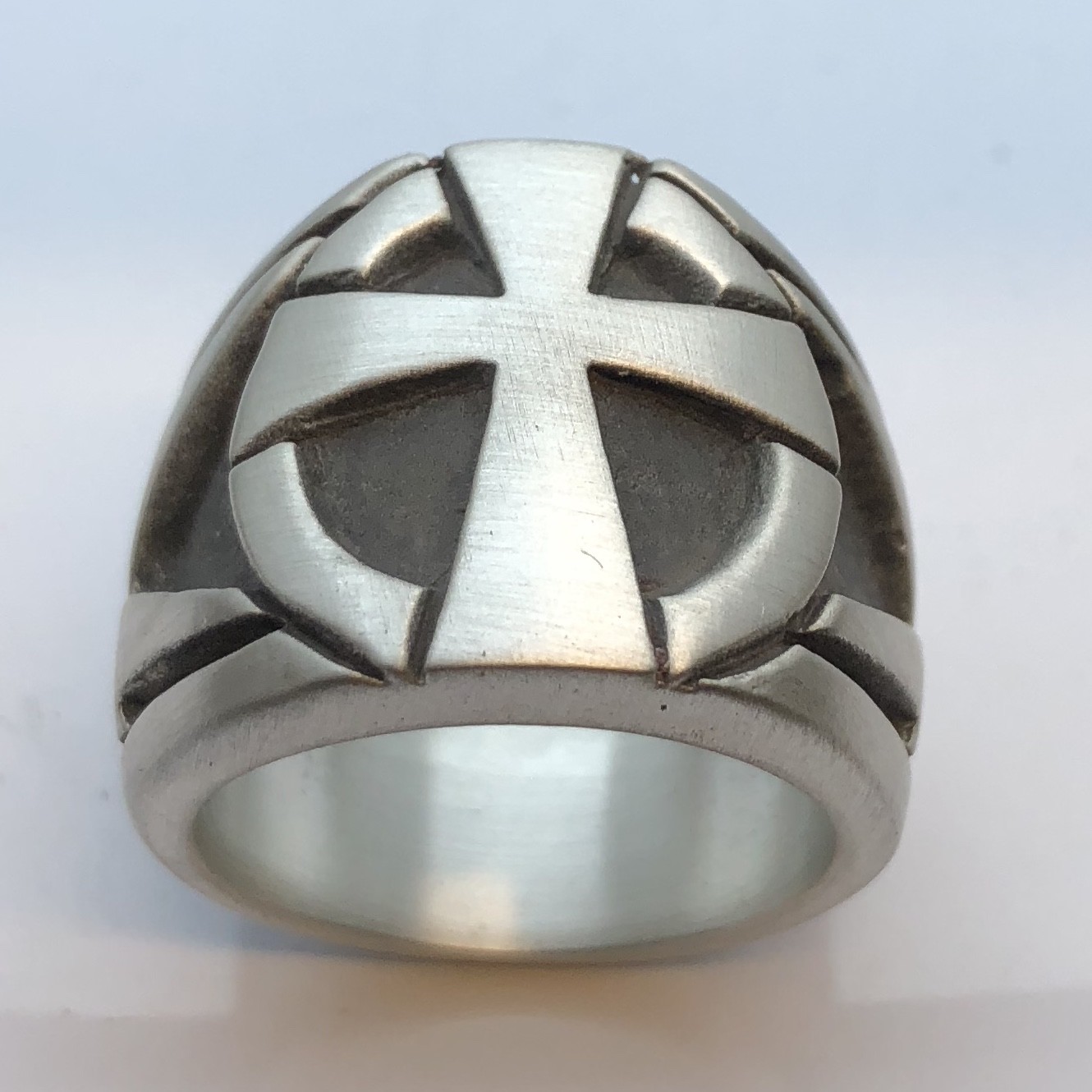 MJG STERLING SILVER KNIGHTS TEMPLAR RING- LIGHTNING SIDES. 35 GRAMS. HARLEY. 11+
