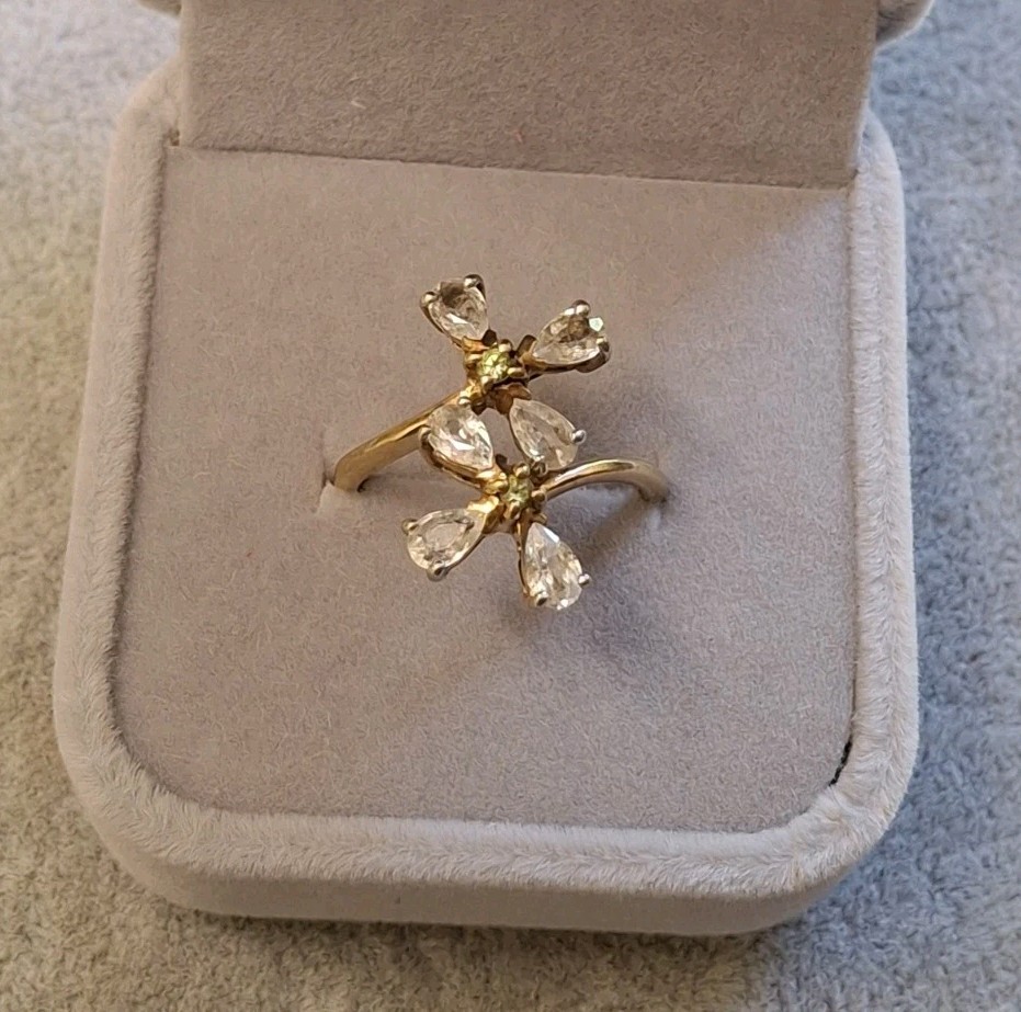 9ct Gold Crystal Flower Ring – size N
