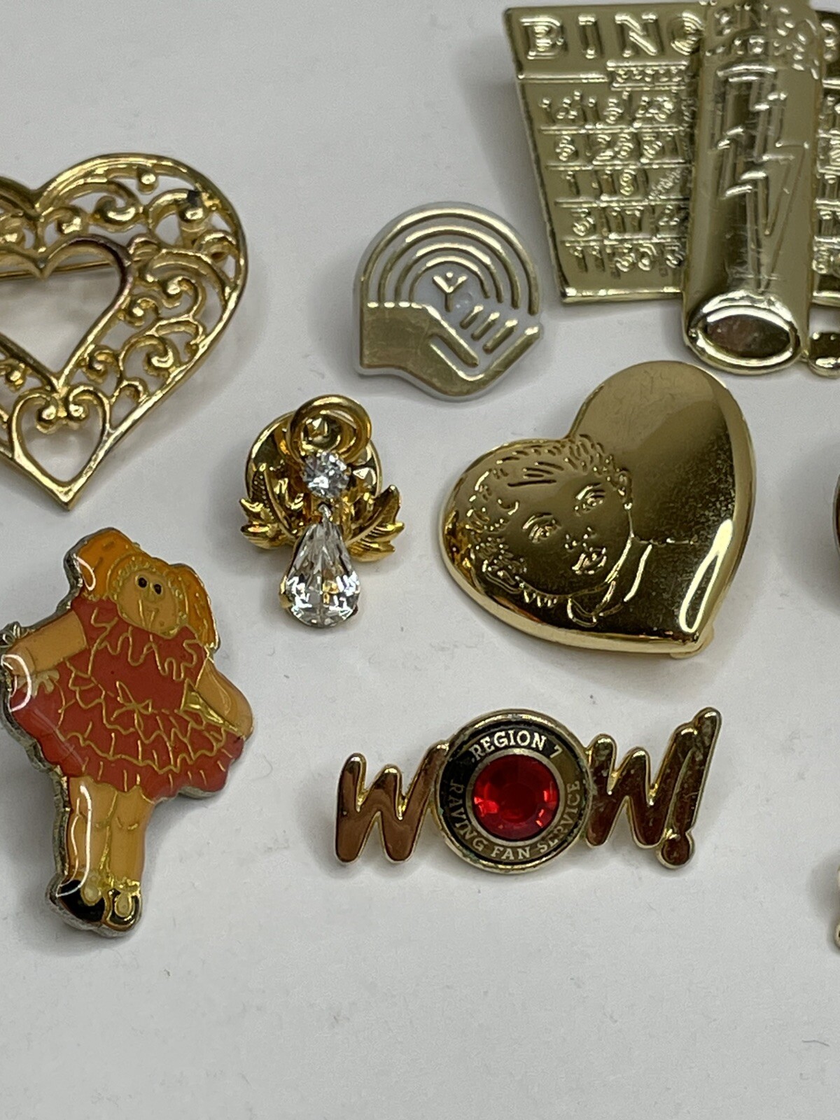 VTG 9 Brooch Pin Lot AJC Bingo Lover Card, Cabbage Patch Doll, Hearts, Angels+