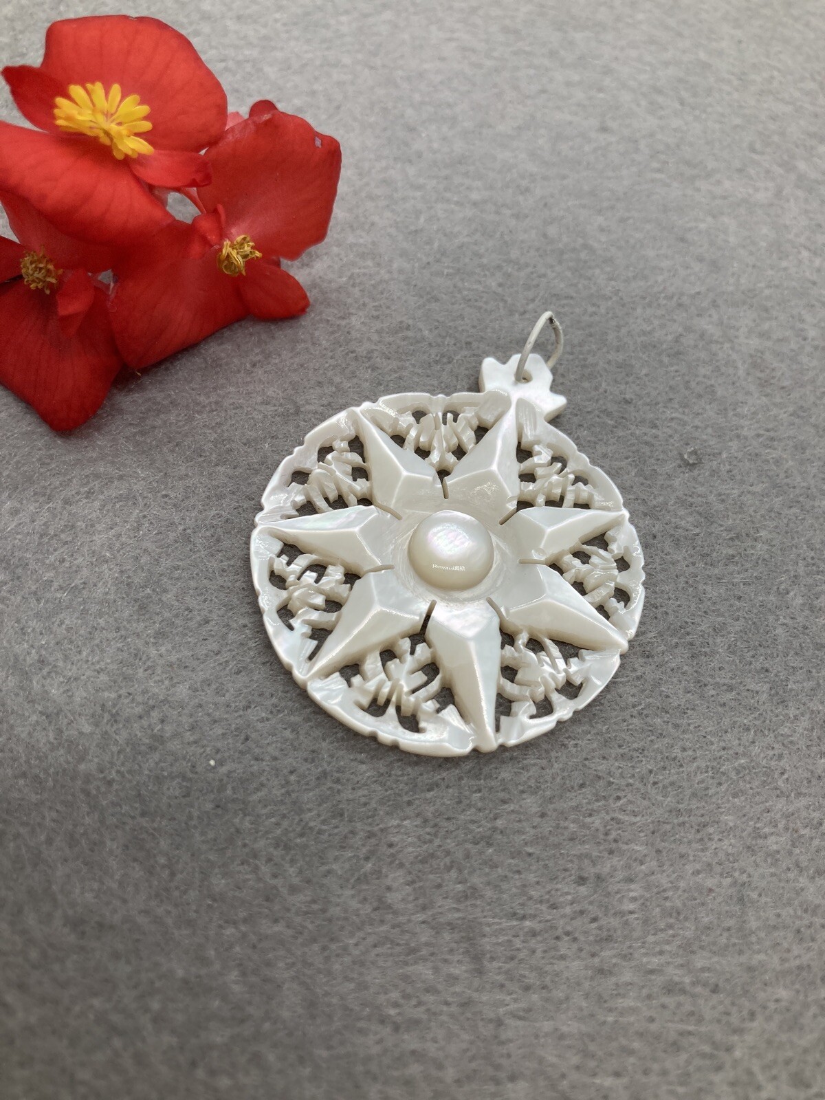 Mother Of Pearl Star Medallion Carved Shell Pendant 2342