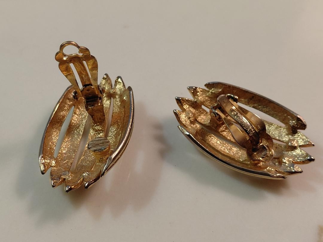 Vintage 1970’s GIVENCHY Paris – New york earrings