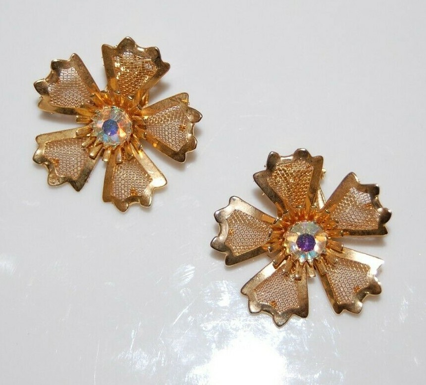 ELEGANT VTG COUTURE GOLDEN MESH FLOWER RAINBOW RHINESTONE STATEMENT CLIP EARRING