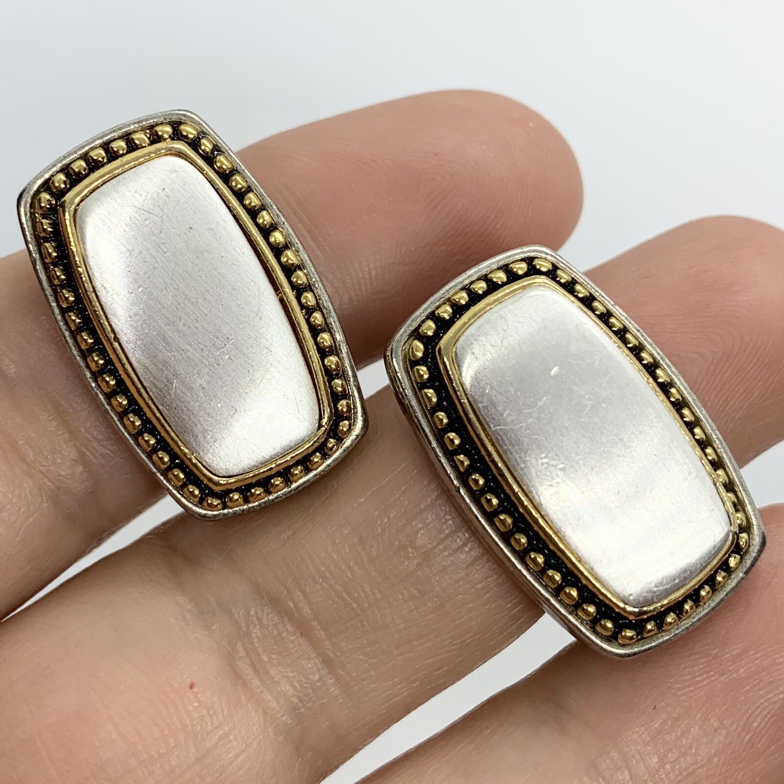 VTG CHIC SATIN BRUSHED SILVER GOLD PEBBLED STUDDED RECTANGULAR EARRINGS CLIP-ON