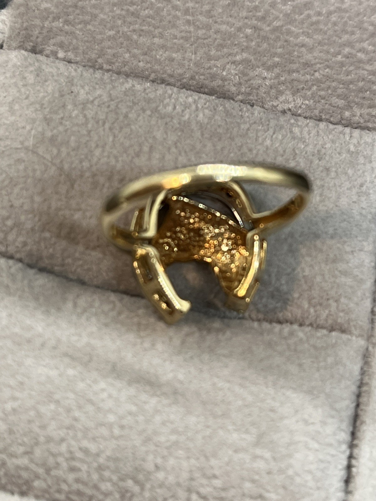 14K Yellow Gold Diamond Horse and Horseshoe Ring .12ctw Weight is 4.40 grams