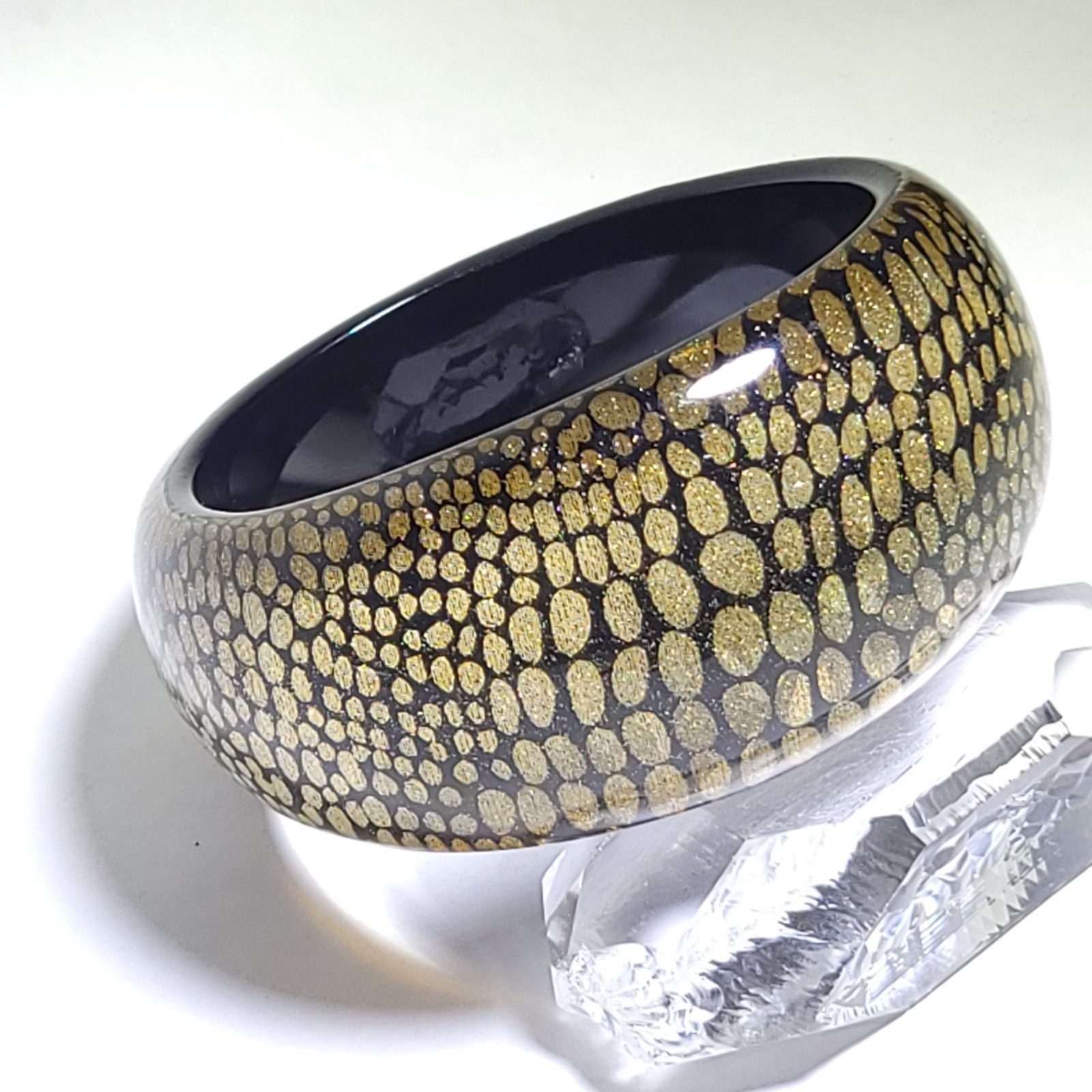 Vintage Lucite Bracelet Black Gold Snake Skin Pattern Bangle Animal Print 7.75″