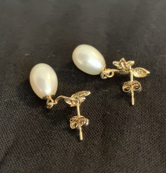 Vintage 14K Yellow And White Gold Round White JCM Pearl Dangle Earrings