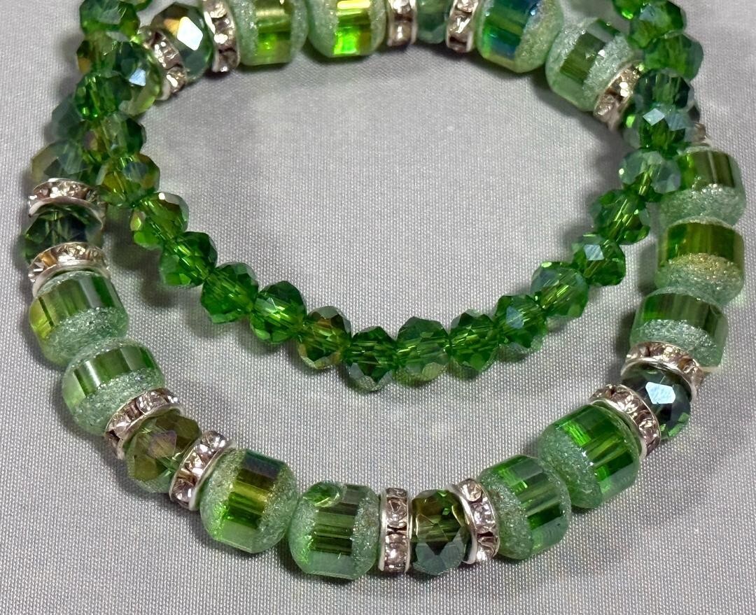 A PAIR of 2 NEW STRETCH BRACELETS IRIDESCENT BEADS FREE USA SHIPPING