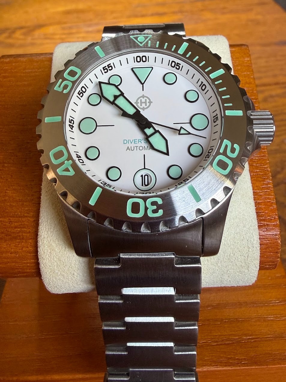 HELM Komodo 03AR3 40mm NH35 Automatic White Dial Sapphire 300m Box