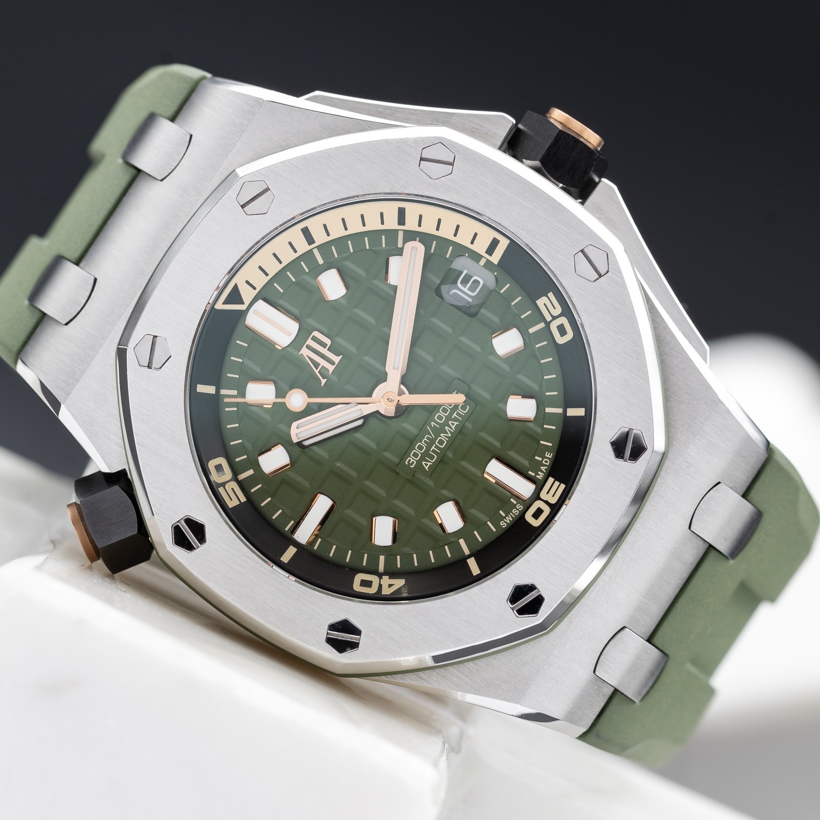 Audemars Piguet Royal Oak Offshore Diver Steel Green 42mm 15720ST Full Set