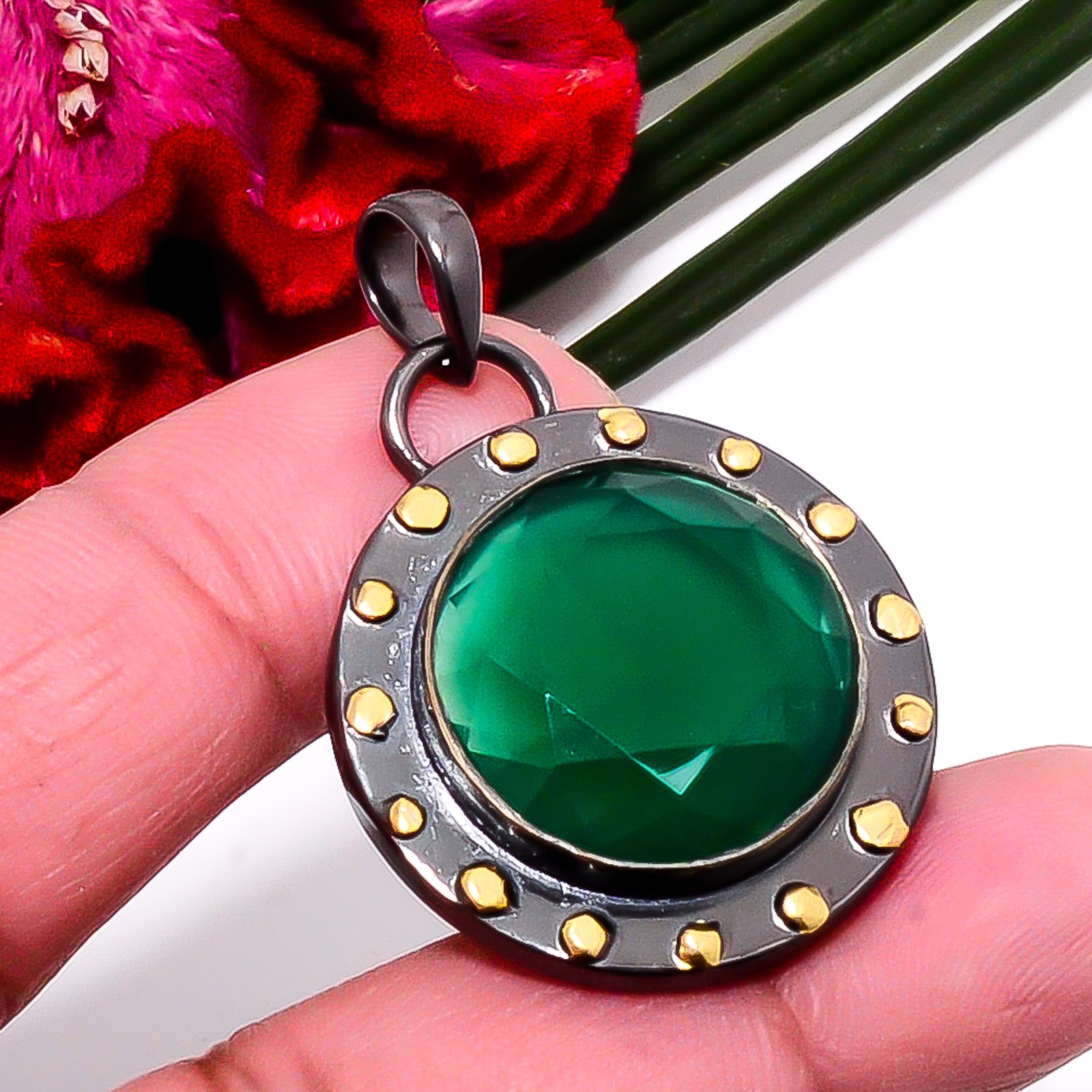 Emerald – Simulated Black And Gold Plated 925 Sterling Silver Pendant 1.64″ Sk40