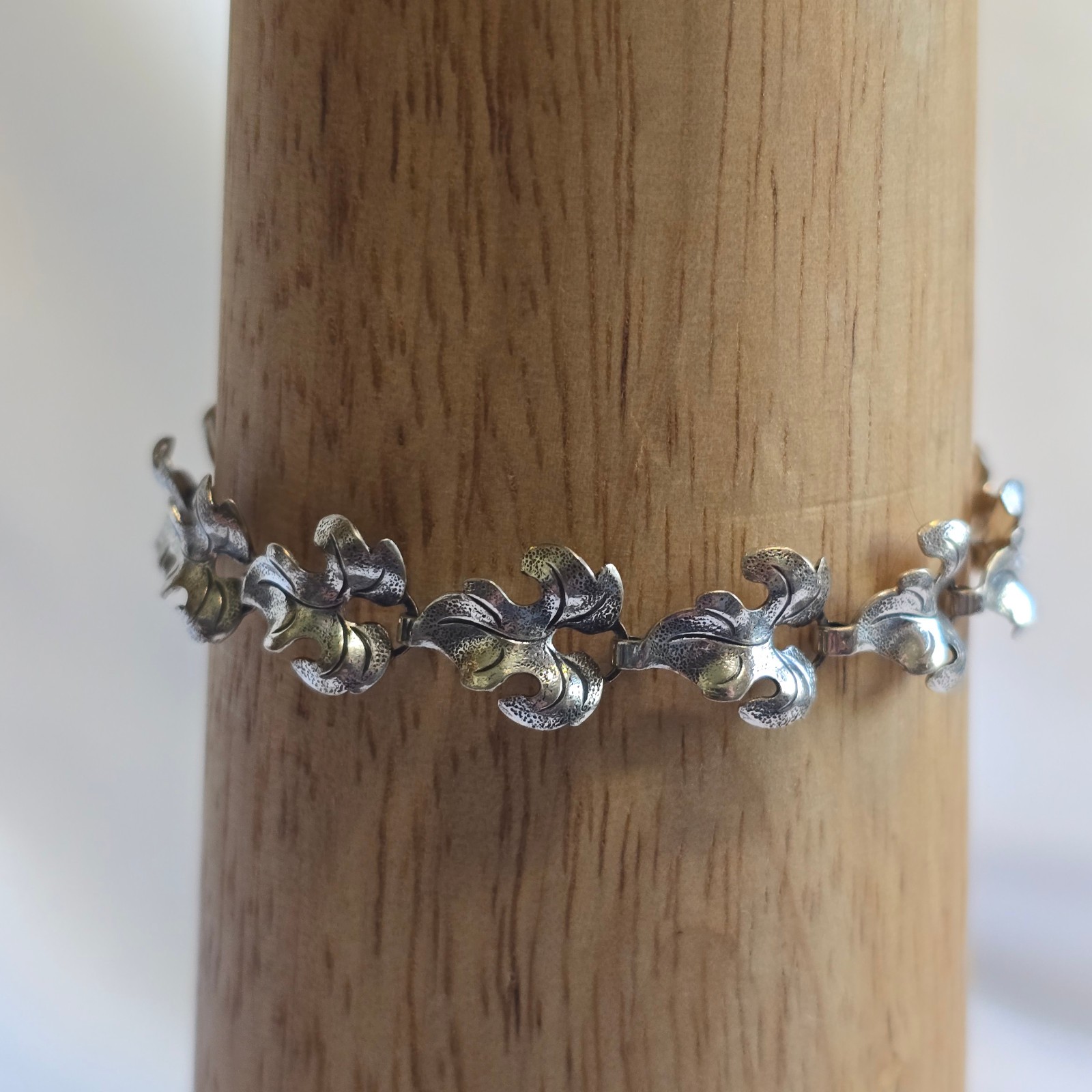 Vtg Sterling Silver Leaf Bracelet 7.32g Fine Jewelry 7.25″ Floral Fold Over