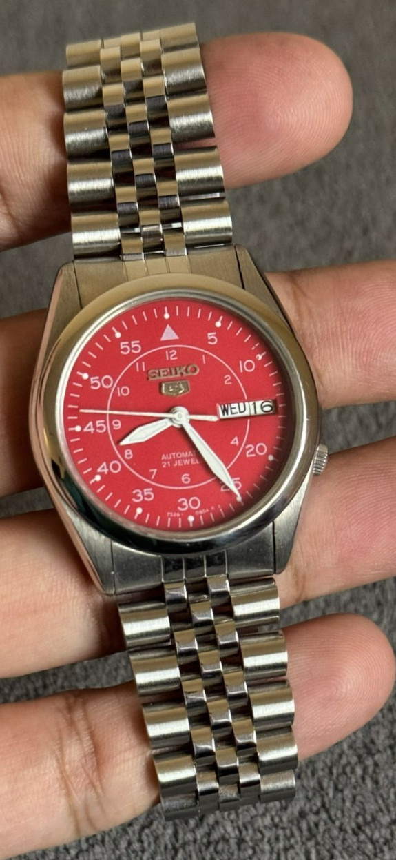 Seiko 5 Automatic 7S26-064R Red Dial Day-Date 21 Jewels Men’s Vintage Watch