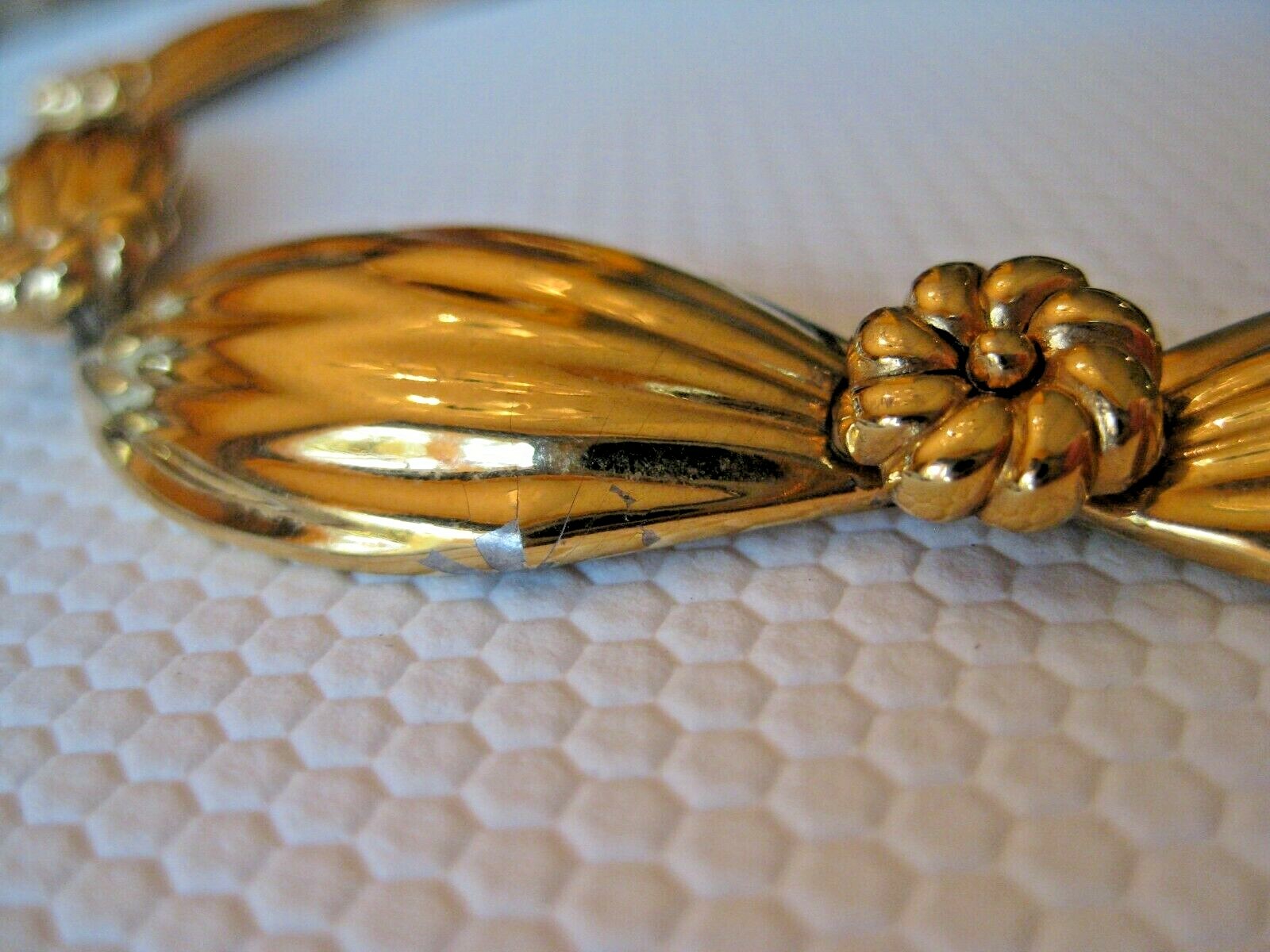Monet Ribbon Rosette Link Necklace Exceptional Early Vintage Bright Gold Plate