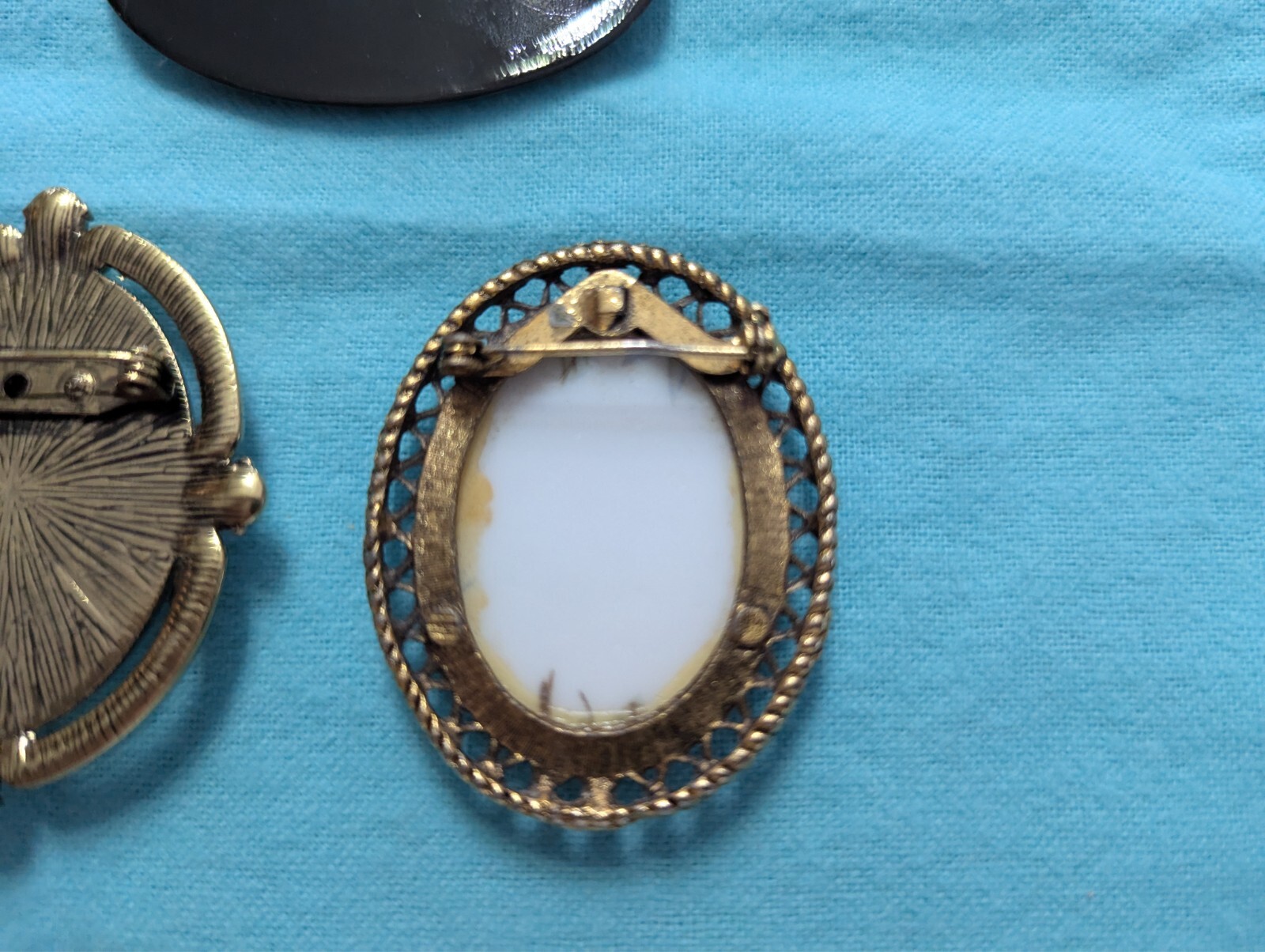 LOT/3 diff OVAL BROOCH/PINS w/diff FLORAL DESIGNS 2 Metals/1 RUSSIAN Black Wood