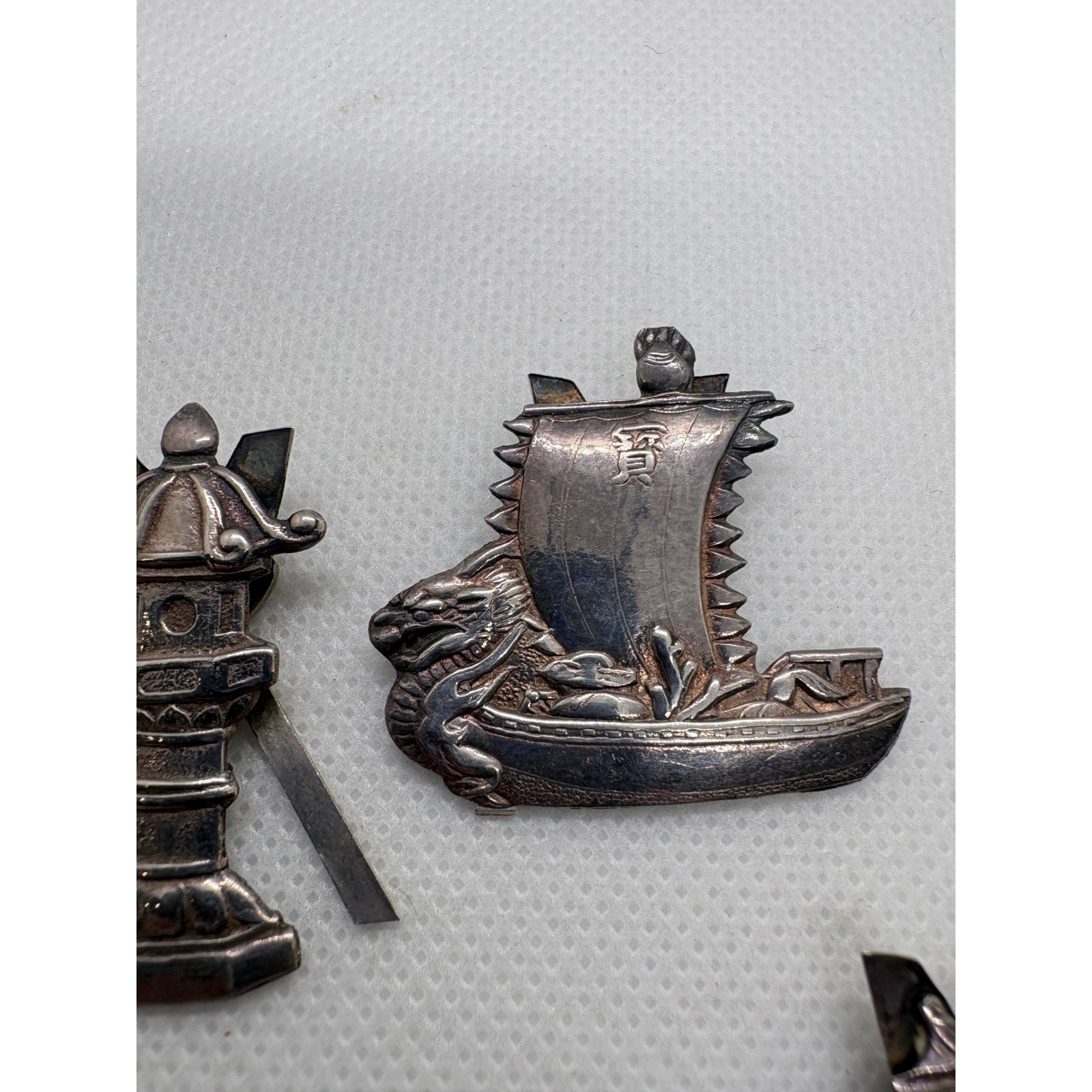 Vintage 950 Silver Japan Scarf Clip Set Dragon Boat Pagoda Samurai Fan 16.38g