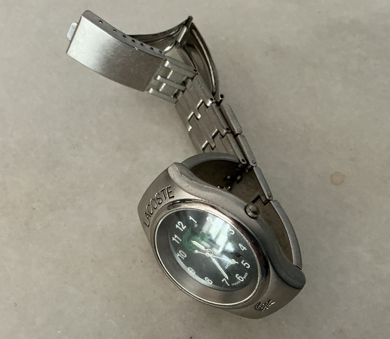 2 quartz watches needing a battery. 1) Lacoste . Good condition. 2) ￼Madison