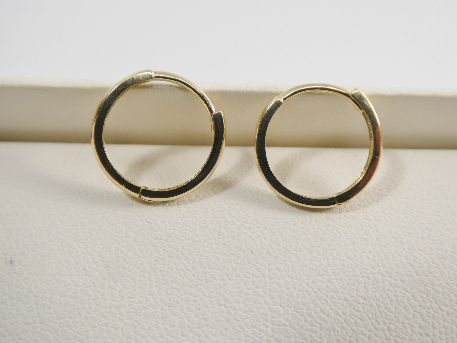 REAL 10K SOLID YELLOW GOLD 13.4MM PLAIN HUGGIE HOOP EARRING