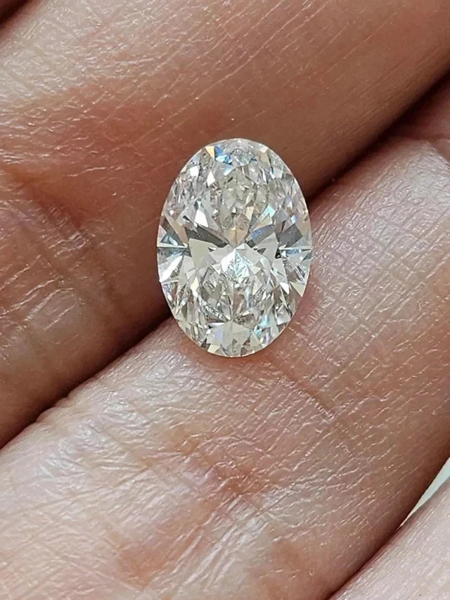 3.70 CT Natural White Diamond 8×12 mm 1 Pcs Oval Cut VVS1 D Grade Certified.