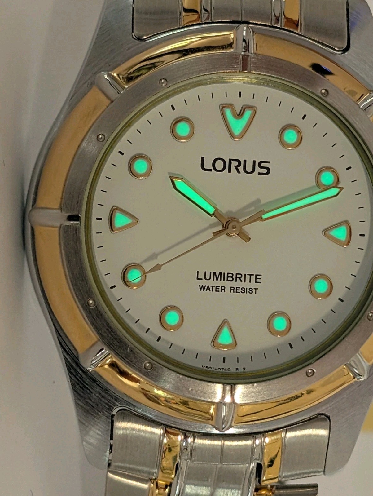 Vtg Lorus Mens Watch Luminous Hands Indices Two Tone V501-0280 37mm NEW BATTERY
